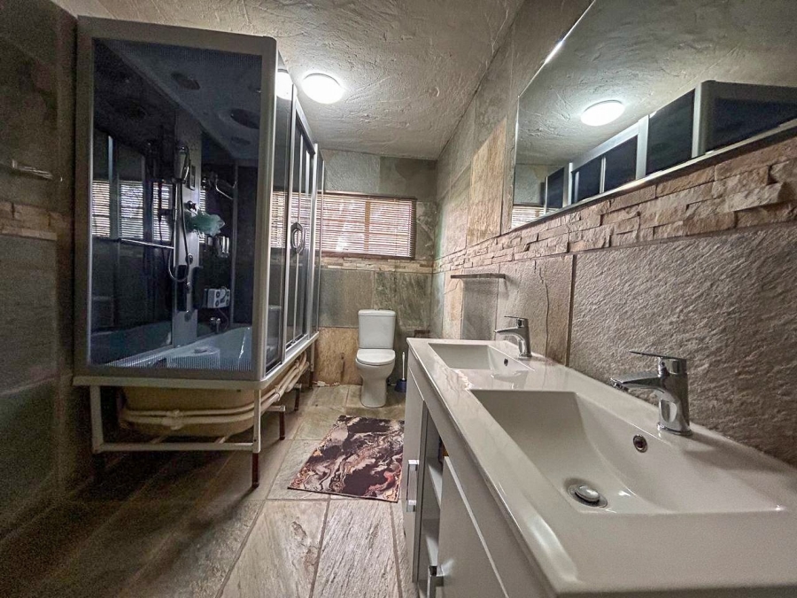 4 Bedroom Property for Sale in Lindequesdrif North West